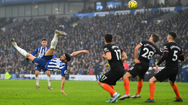 Alīreza Džahānbahšs gūst vārtus spēlē pret "Chelsea". Foto: Reuters/Scanpix