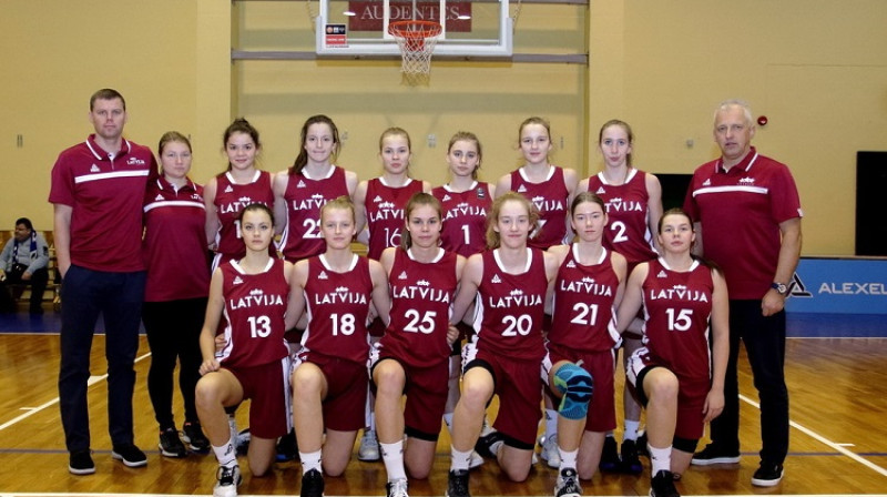 Latvijas U16 meiteņu izlase 2020. gada 3. janvārī. Foto: Siim Semiskar, basket.ee