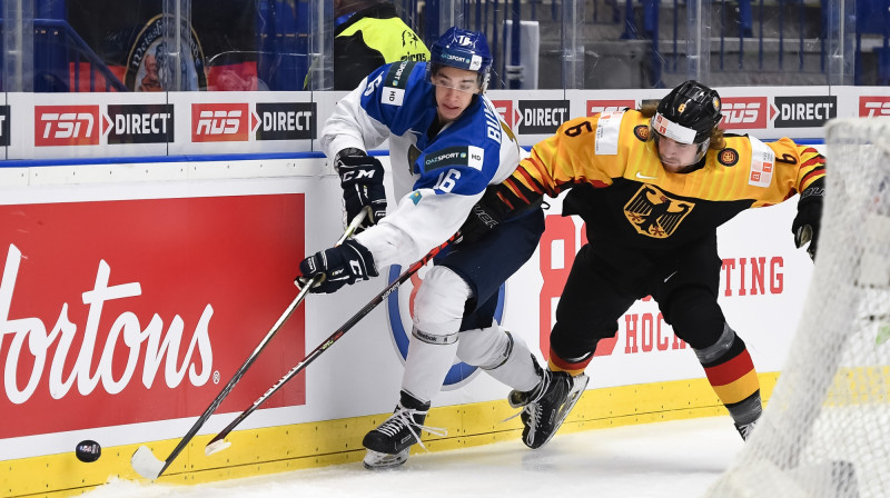 Epizode no Vācijas un Kazahstānas U20 izlašu dueļa. Foto: Andrea Cardin/HHOF-IIHF Images