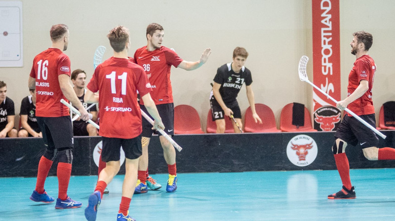 Valmieras florbolisti līdz pēdējai spēļu kārtai ir paši savas laimes noteicēji
Foto: Floorball.lv