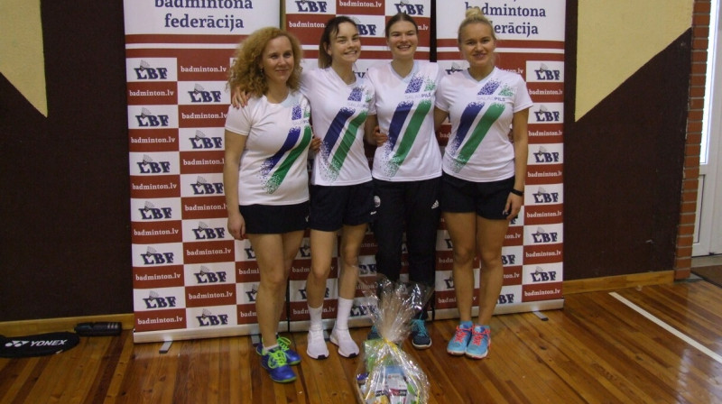 Latvijas sieviešu komandu kausa badmintonā apbalvošanas ceremonija. Foto: Latvijas Badmintona federācija