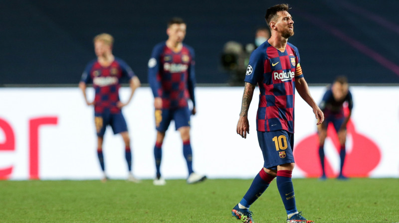 Lionels Mesi (priekšplānā) un "Barcelona" futbolisti. Foto: EPA/Scanpix