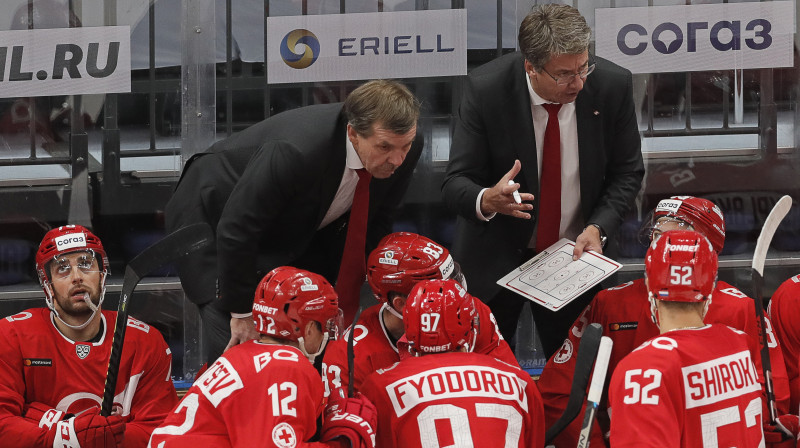 Maskavas "Spartak" treneris Oļegs Znaroks un Harijs Vītoliņš. Foto: Mikhail Japaridze/TASS/Scanpix