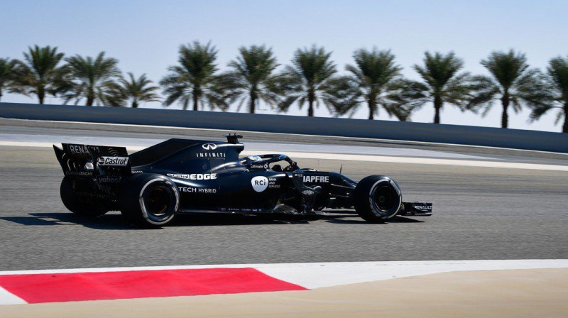 Alonso aizvada F1 testus Bahreinas trasē. Foto: Renault F1 Team