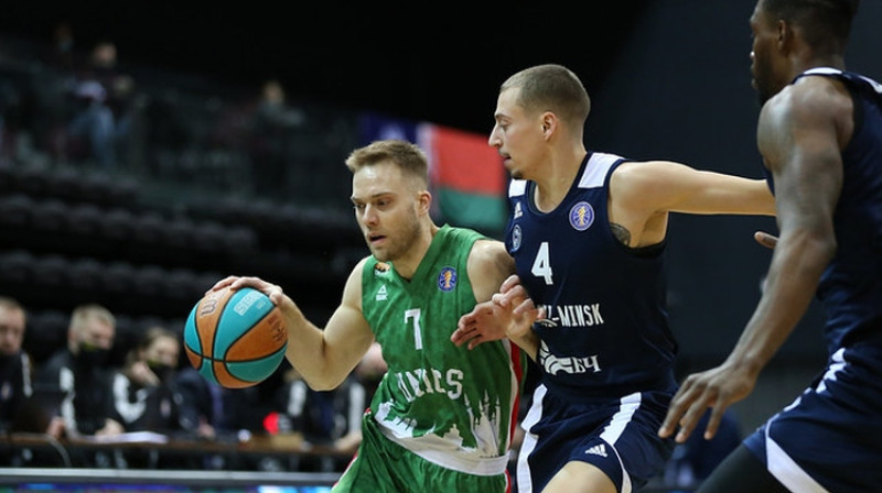 Toms Leimanis (nr.4.) spēlē pret "Unics". Foto: VTB League