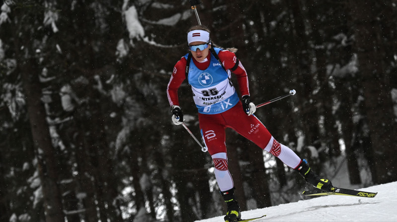 Baiba Bendika PK posmā Antholcā-Anterselvā. Foto: AFP/Scanpix