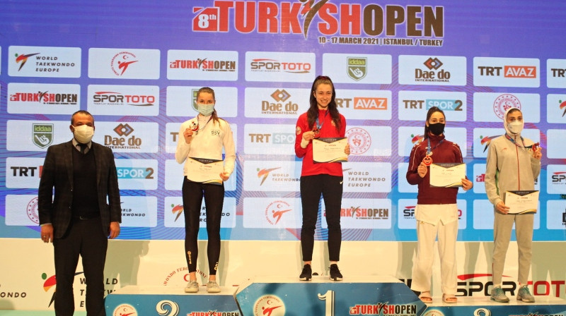 Inese Tarvida uz otrā pakāpiena Stambulā. Foto: turkiyetaekwondofed.gov.tr