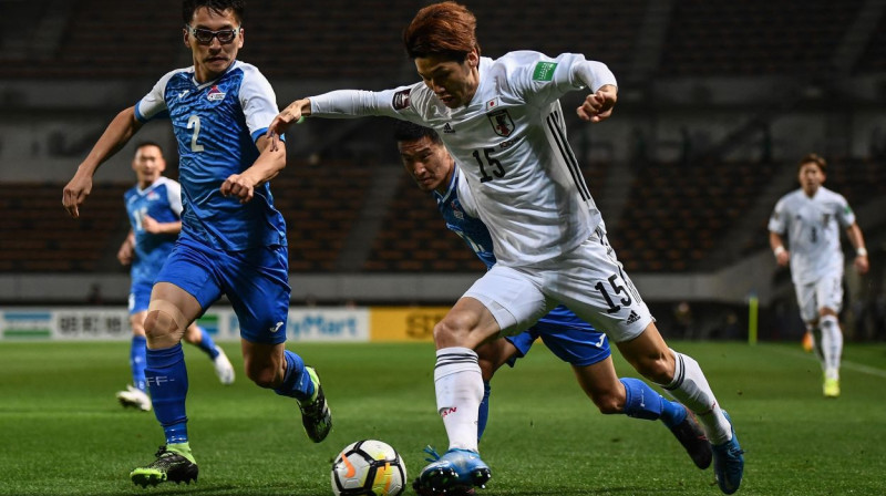 Japānas izlases uzbrucējs Juja Osako uzbrukumā Mongolijas vārtiem. Foto: Charly Triballeau/AFP/Scanpix