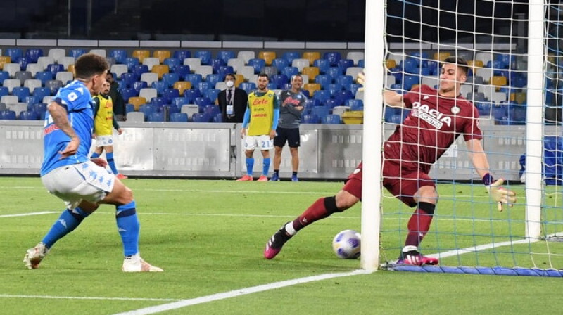 Džovanni Di Lorenco gūst ceturtos vārtus. Foto: EPA/Scanpix