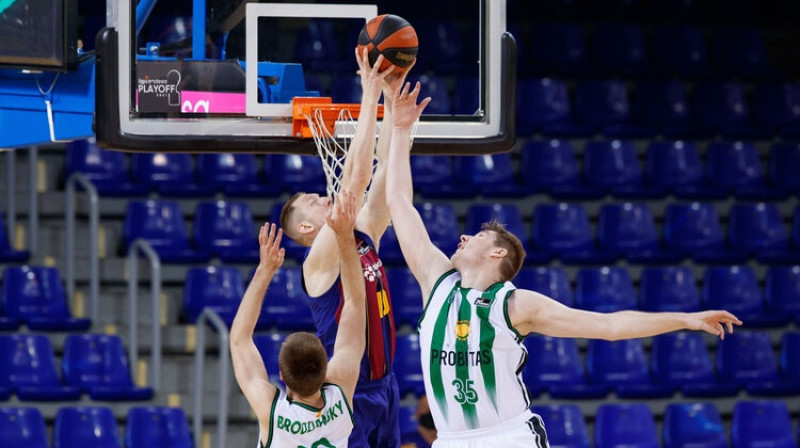 Rolands Šmits lec visaugstāk. Foto: Scanpix