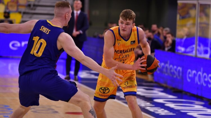 Mārcis Šteinbergs ACB debijā pret Rolandu Šmitu. Foto: Gran Canaria