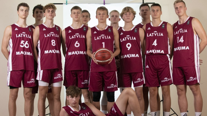 Latvijas U16 kadetu izlase Bulgārijā. Foto: FIBA