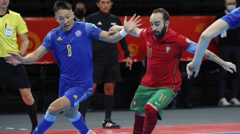 Portugāles telpu futbola izlases zvaigzne Rikardinju (Nr. 10) pret Kazahstānu. Foto: Toms Kalniņš/EPA/Scanpix