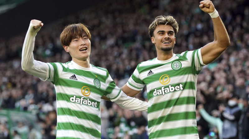 Glāzgovas "Celtic" futbolisti Kjogo Furuhaši un Žota. Foto: Andrew Milligan/AP/Scanpix