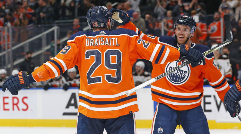 Edmontonas "Oilers" uzbrucēji Leons Draizaitls un Konors Makdeivids. Foto: Perry Nelson/USA Today Sports/Scanpix