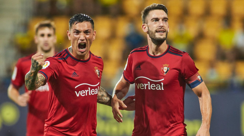 Pamplonas "Osasuna" uzbrucējs Kimi Avila (kreisajā pusē) svin vārtu guvumu. Foto: Joaquin Corchero/Zumapress.com/Scanpix