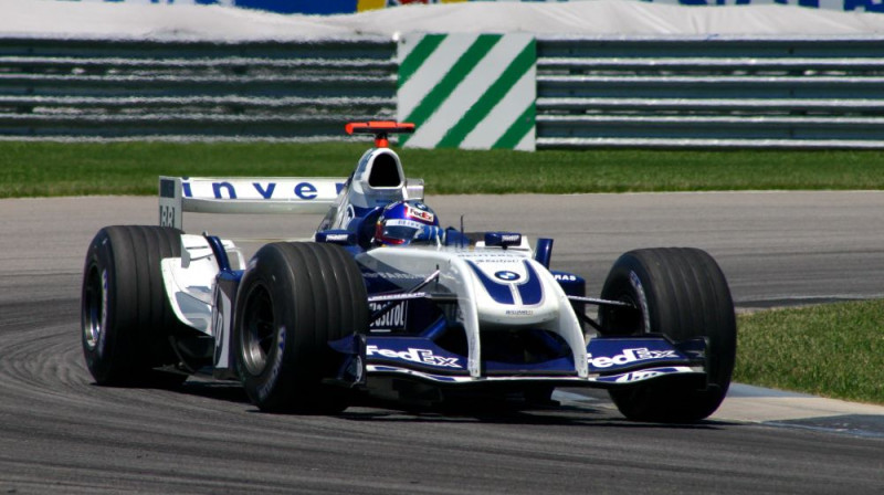 "Williams FW26" sacīkšu mašīna ar "valzirga degunu". Foto: Motorsport.com