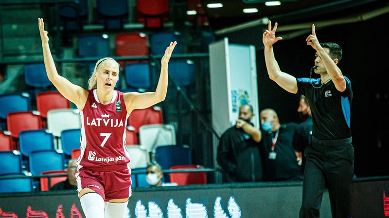 Elīna Babkina un Latvijas valstsvienība: vērtīga uzvara Telavivā. Foto: FIBA