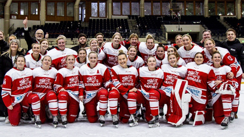 Dānijas sieviešu hokeja izlase. Foto: iihf.com