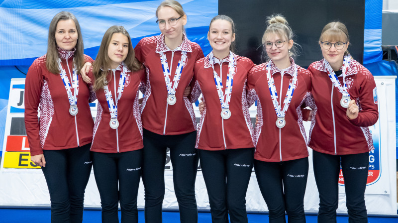 No kreisās: Iveta Staša-Šaršūne, Letīcija Ieviņa, Ērika Patrīcija Bitmete, Veronika Apse, Rēzija Ieviņa, Evelīna Barone
Foto: WCF/Steve Seixeiro