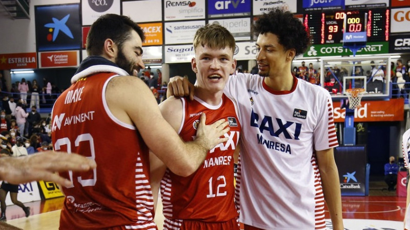 No kreisās: Lūks Mejs, Mārcis Šteinbergs un Išmaels Bako. Foto: Basquet Manresa