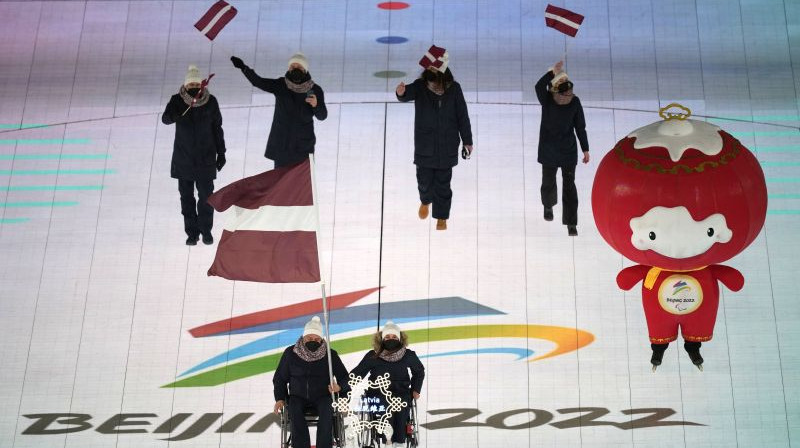 Latvijas delegācija Pekinas paralimpisko spēļu atklāšanas ceremonijā. Foto: AP/Scanpix