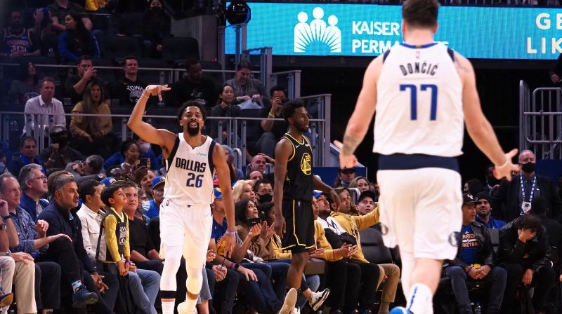 Spensers Dinvidijs un Luka Dončičs. Foto: USA Today Sports/Scanpix