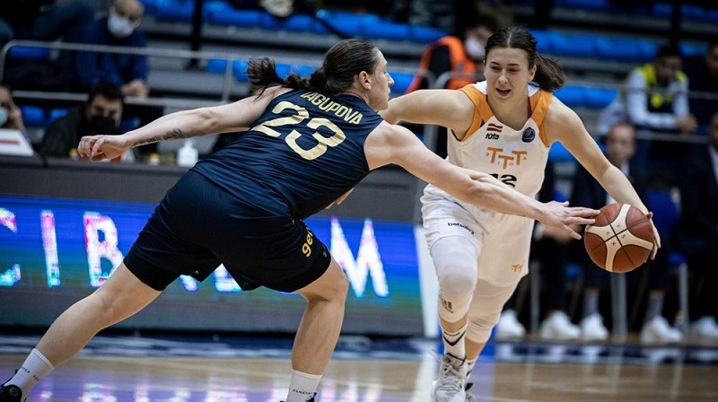 Vanesa Jasa un Aļina Jagupova 2022. gada 10. martā. Foto: EuroLeague Women