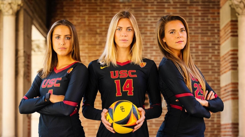 Semija Sleitere, Tīna Graudiņa, Džūlija Skolza. Foto: USC Beach Volleyball