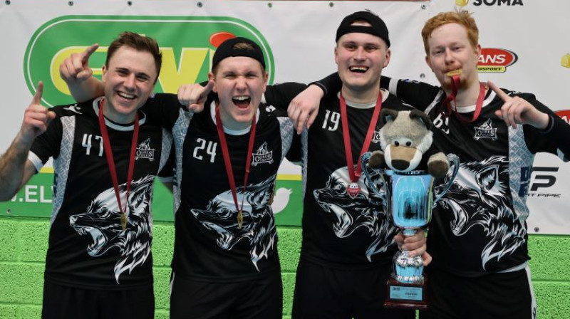 Komanda "Ogres Vilki" - vīriešu 1. līgas klubu grupas čempione. Foto: Ritvars Raits, floorball.lv