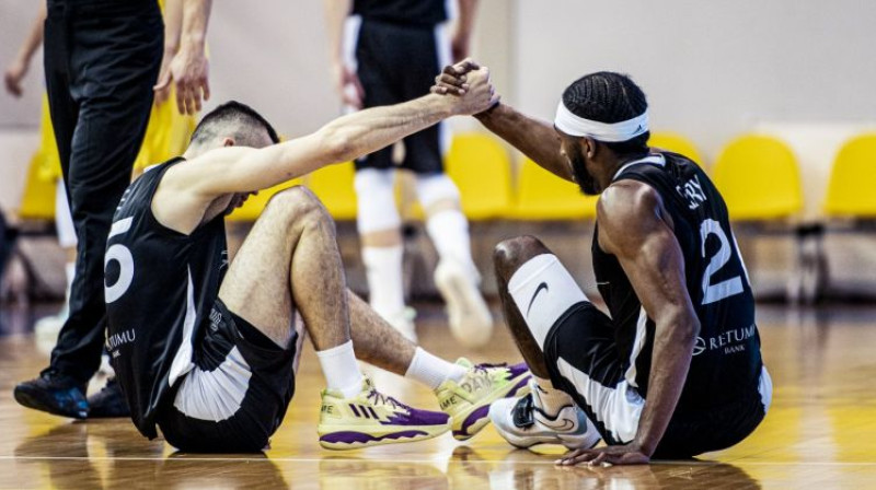 Artis Ate un Rons Karijs. Foto: basket.lv