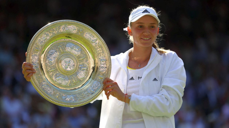 2022. gada Vimbldonas turnīra čempione Jeļena Ribakina. Foto: Hannah McKay/Reuters/Scanpix