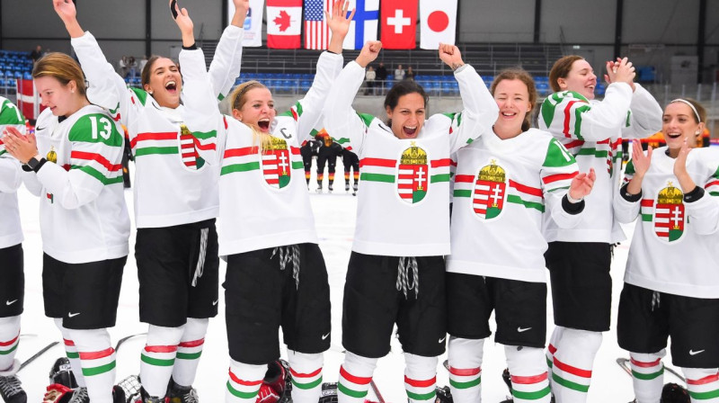 Ungārijas izlases hokejistes svin panākumu. Foto: Andrea Cardin/HHOF-IIHF Images