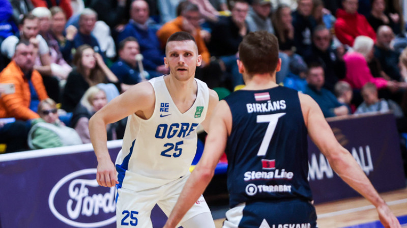 BK ''Ogre'' spēlētājs Edgars Lasenbergs (#25). Foto: Ritvars Raits