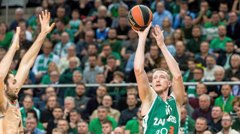 Rolands Šmits izdarot metienu pret "Barcelona". Foto: BC Žalgiris Kaunas