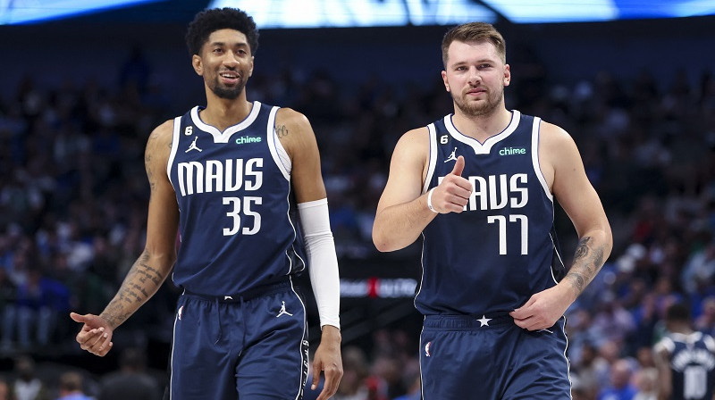 Kristians Vuds un Luka Dončičs. Foto. USA Sports Today. Scanpix