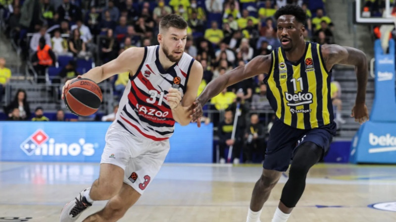 Roks Giedraitis pret Naidželu Heizu-Deivisu. Foto: Euroleague.net