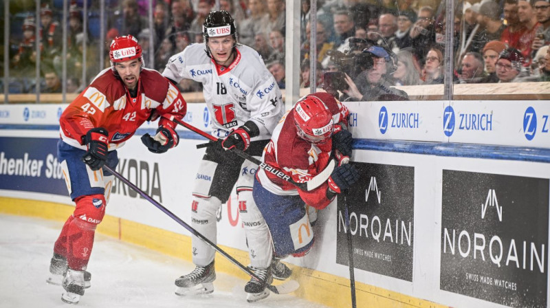 Rodrigo Ābols (Nr. 18) cīņā pret Helsinku IFK. Foto: Melanie Duchene/EPA/Scanpix