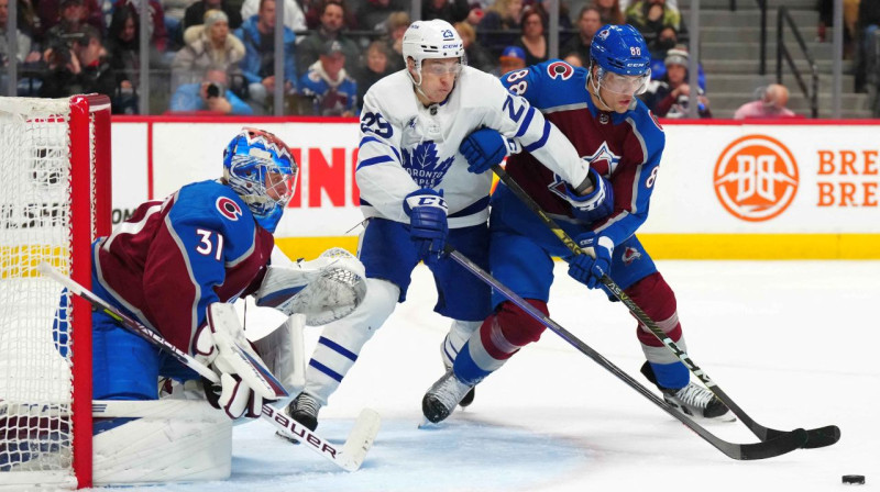 Cīņa Kolorādo "Avalanche" vārtu priekšā. Foto: Ron Chenoy/USA Today Sports/Scanpix