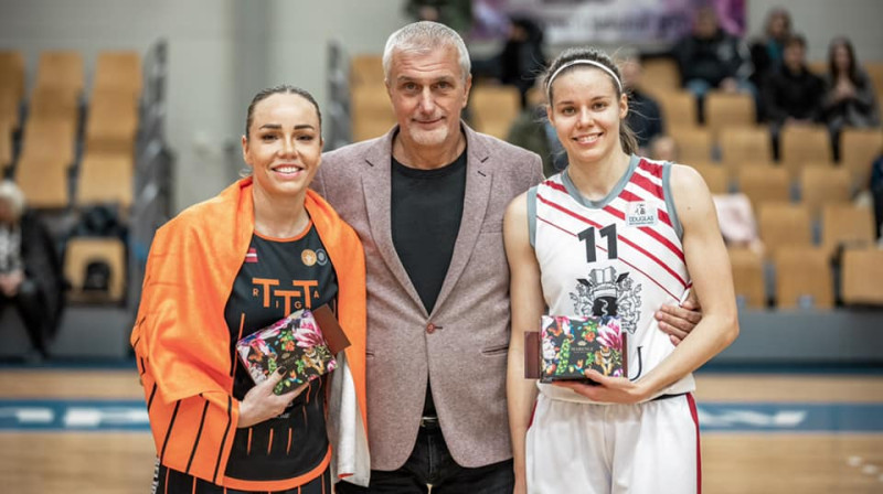 Ilze Jākobsone, Igo Zanders, Māra Mote 2023. gada 1. februārī. Foto: EWBL