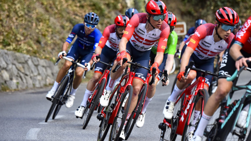 Toms Skujiņš (otrais no labās)
Foto: Trek - Segafredo