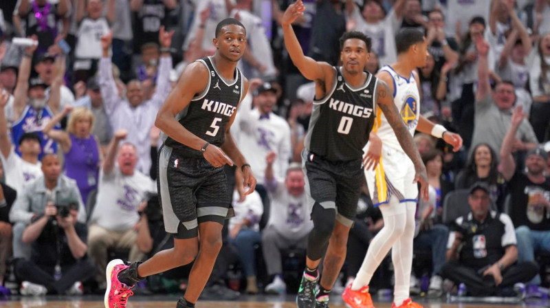 Sakramento "Kings" basketbolisti De'Ārons Fokss (Nr. 5) un Maliks Monks (Nr. 0). Foto: Cary Edmondson/USA Today Sports/Scanpix