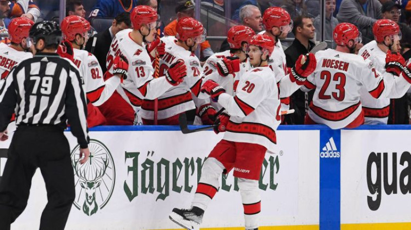 Sebastians Aho svin vārtu guvumu. Foto: USA Today Sports/Scanpix