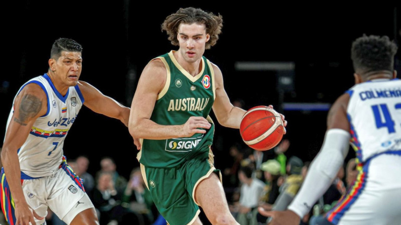 Austrālijas valstsvienības basketbolists Džošs Gidijs ar bumbu. Foto: Basketball Australia