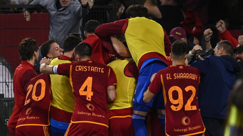 "Roma" futbolisti līksmo pēc otrajiem vārtiem. Foto: Imago Images/Scanpix