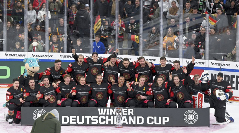 2023. gada "Deutschland Cup" turnīrā uzvarējusī Vācijas valstsvienība. Foto: Sven Hoppe/AP/Scanpix