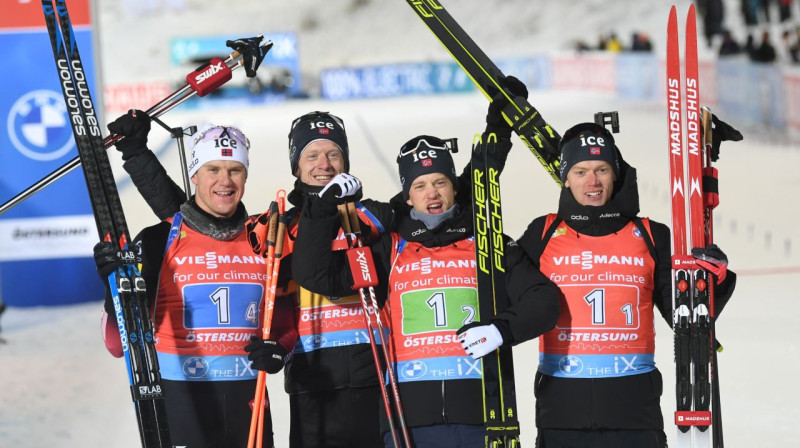 Norvēģijas biatlona stafetes komanda (no kreisās: Vetle Kristiansens, Juhanness Tinjess Bē, Tarjei Bē un Sturla Lēgreids). Foto: TT News Agency-Reuters/Scanpix