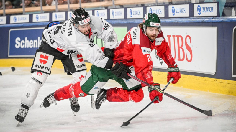 Kanādiešu uzbrucējs Džošs Džūriss spēka spēlē pret Gēteborgas "Frölunda". Foto: Hockey Canada