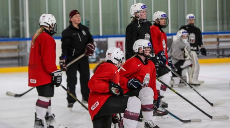 Latvijas U18 sieviešu hokeja izlase. Foto: Guntis Lazdāns/LHF