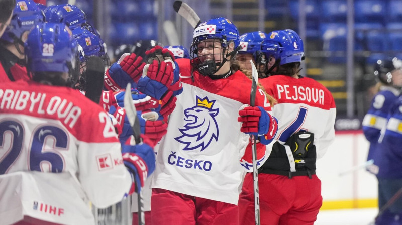 Čehijas valstsvienības hokejistes. Foto: IIHF